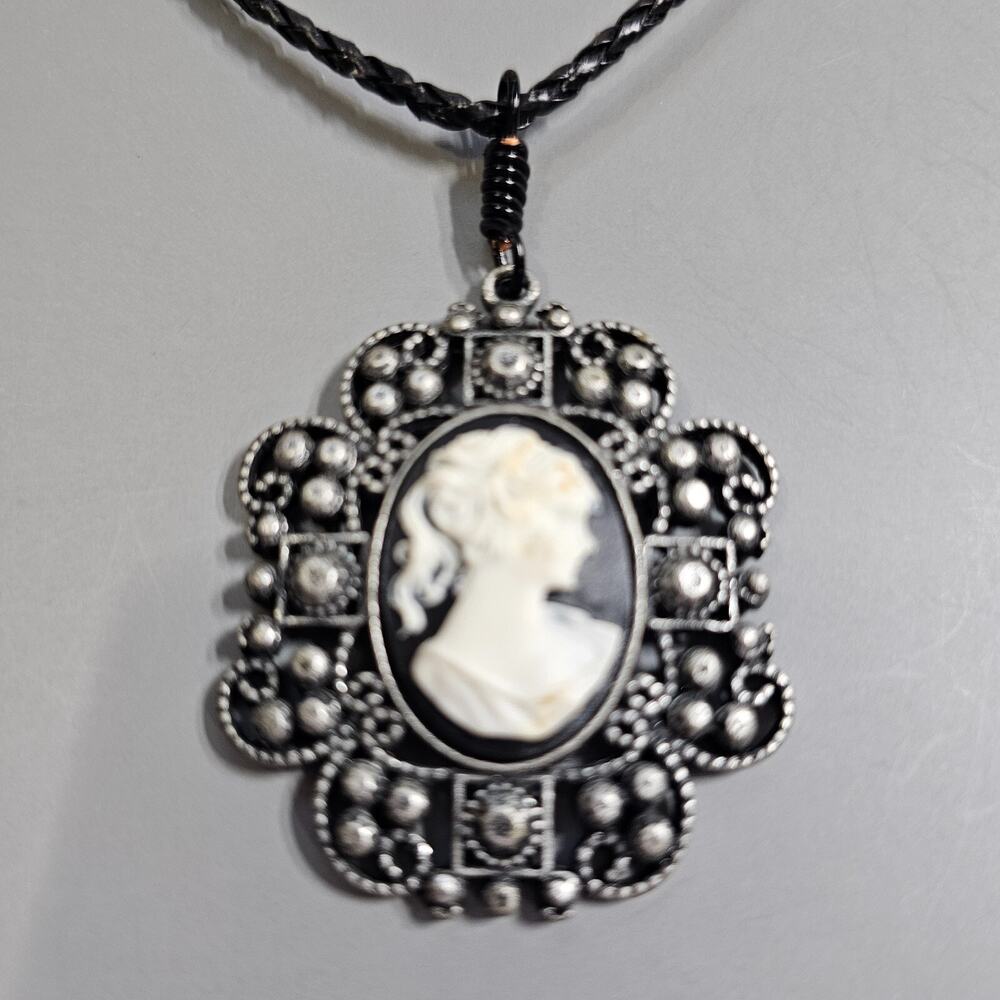 Cameo Pendant Charm Necklace Carved Black White Silvertone Vintage